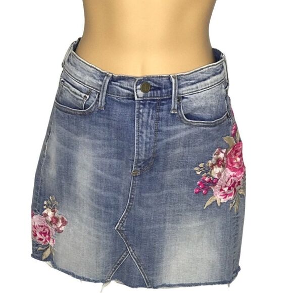 DRIFTWOOD Dresses & Skirts - Driftwood Stef Embroidered Mini Denim Jean Raw Hem Skirt Size 24